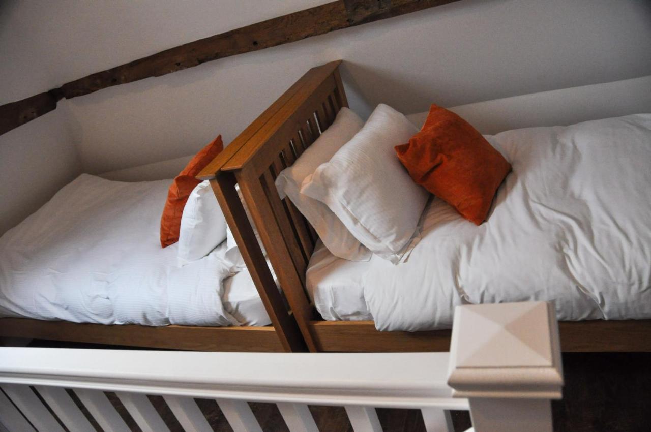 Upstairs At 33 - Self Check In Boutique Accommodation In Worcester Centre Exteriör bild