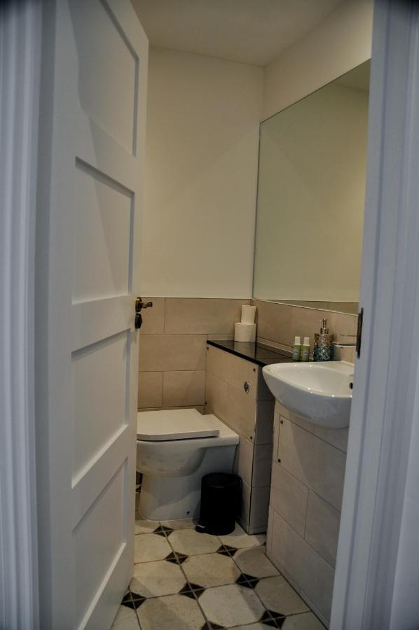 Upstairs At 33 - Self Check In Boutique Accommodation In Worcester Centre Exteriör bild