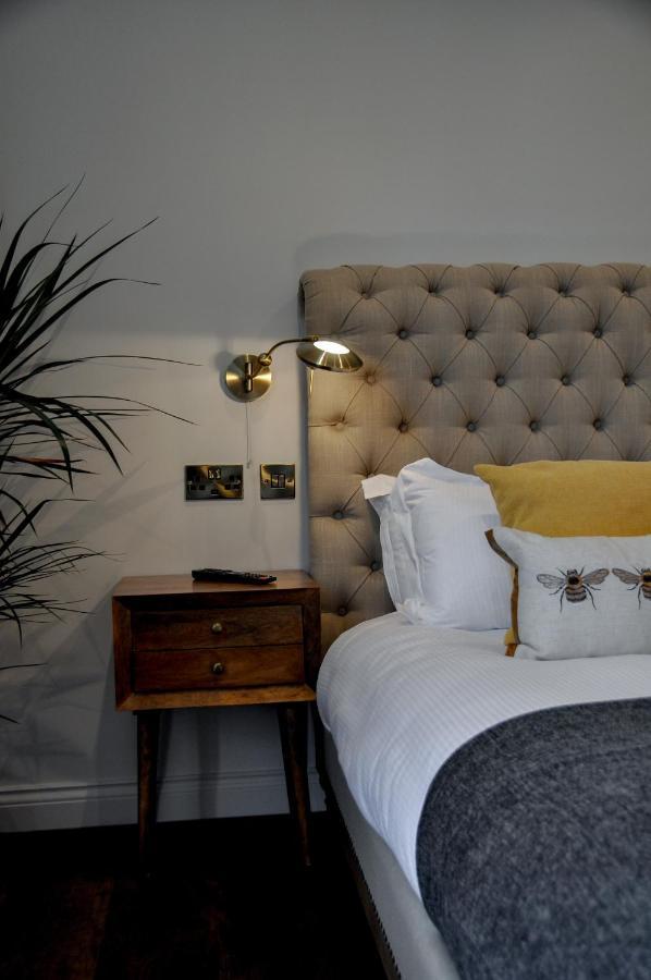 Upstairs At 33 - Self Check In Boutique Accommodation In Worcester Centre Exteriör bild