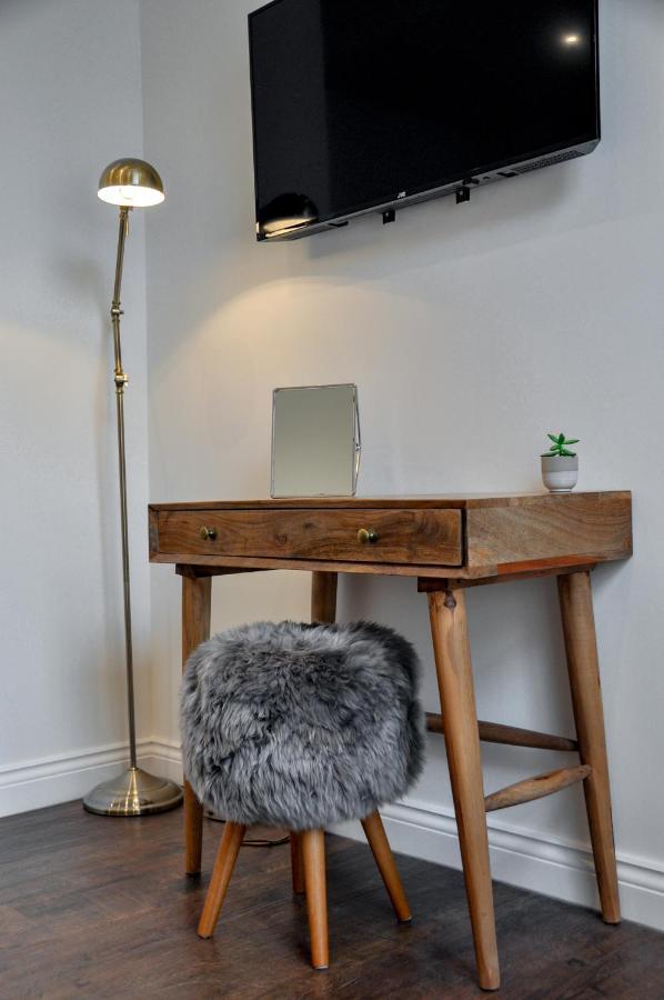 Upstairs At 33 - Self Check In Boutique Accommodation In Worcester Centre Exteriör bild